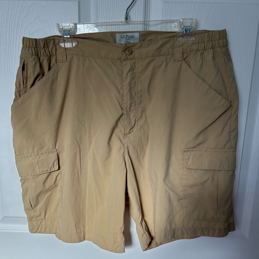 L L Bean Men’s Tan/Khaki Cargo Hiking Performance Shorts Size Large